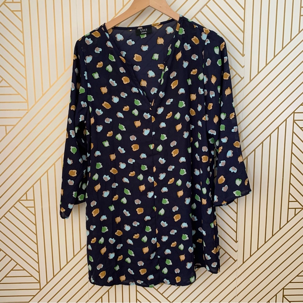 Vici Chiffon V neck abstract brush stroke leaves leaf pattern polka dot like M